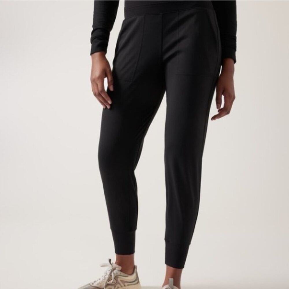 Athleta Black Venice Jogger Size M Style 597888